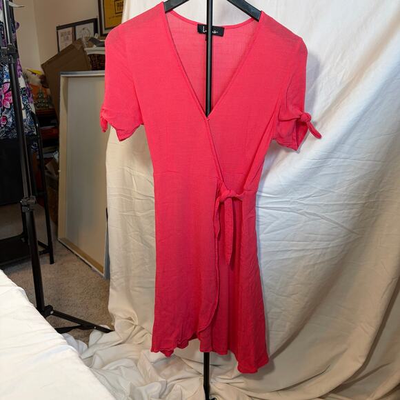 Lulu’s pink wrap dress. Knee length. Size S. Textured. Sundress. Flutter sleeve - Picture 6 of 7